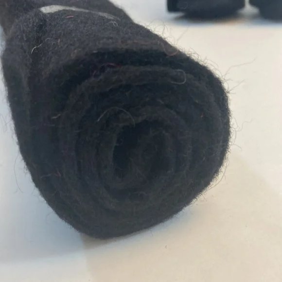 12 Dimensions FeltWorks 100% Wool Felt Needle Felting Crafts Black 18"x24" - Picture 6 of 12